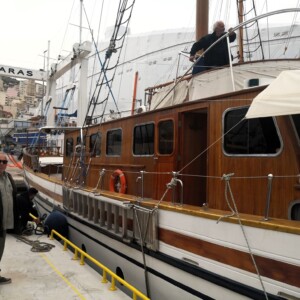 Επισκευή πλοίου στο Πέραμα | Zaras Shipyard